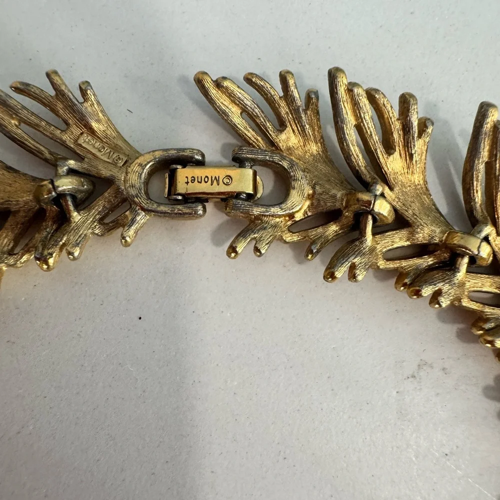 Monet Gold Tone Leaf Collar Statement Necklace – Vintage Laurel Design - Picture 4 of 8